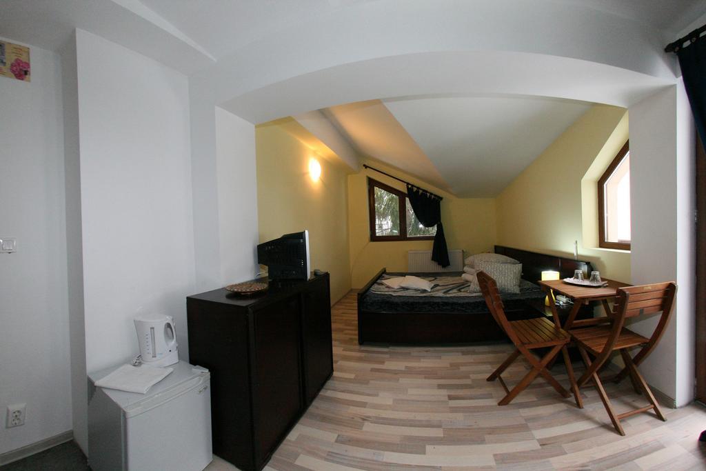 La Buni Buşteni 部屋 写真